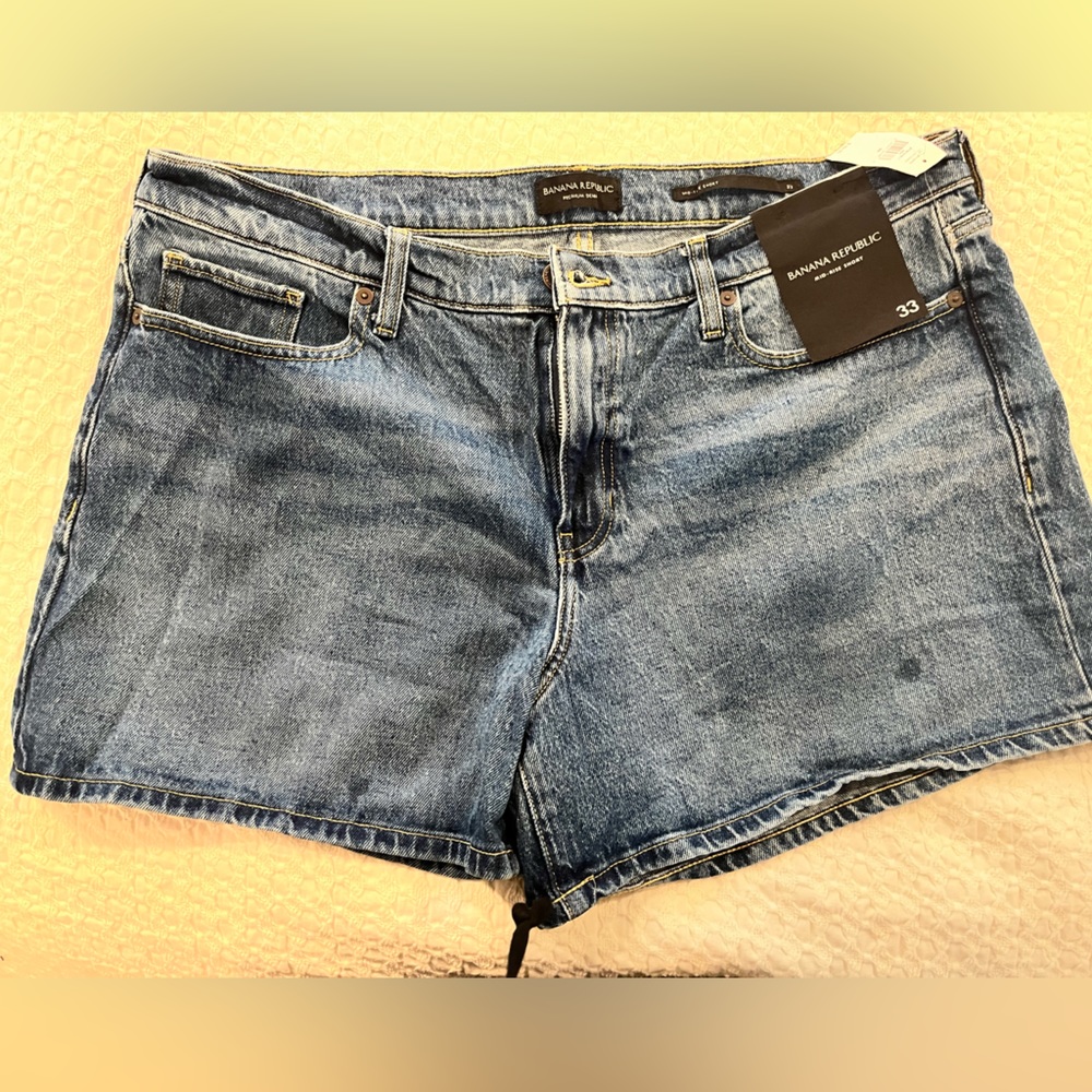 Banana Republic NWT mid rise jean shorts